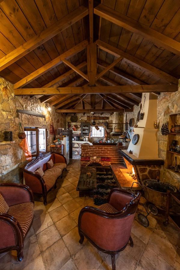 Vintage Stone House Where Calm Lives Amarianos Exterior photo