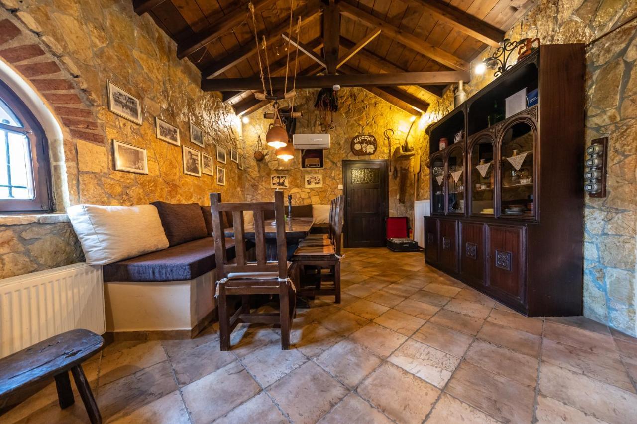 Vintage Stone House Where Calm Lives Amarianos Exterior photo