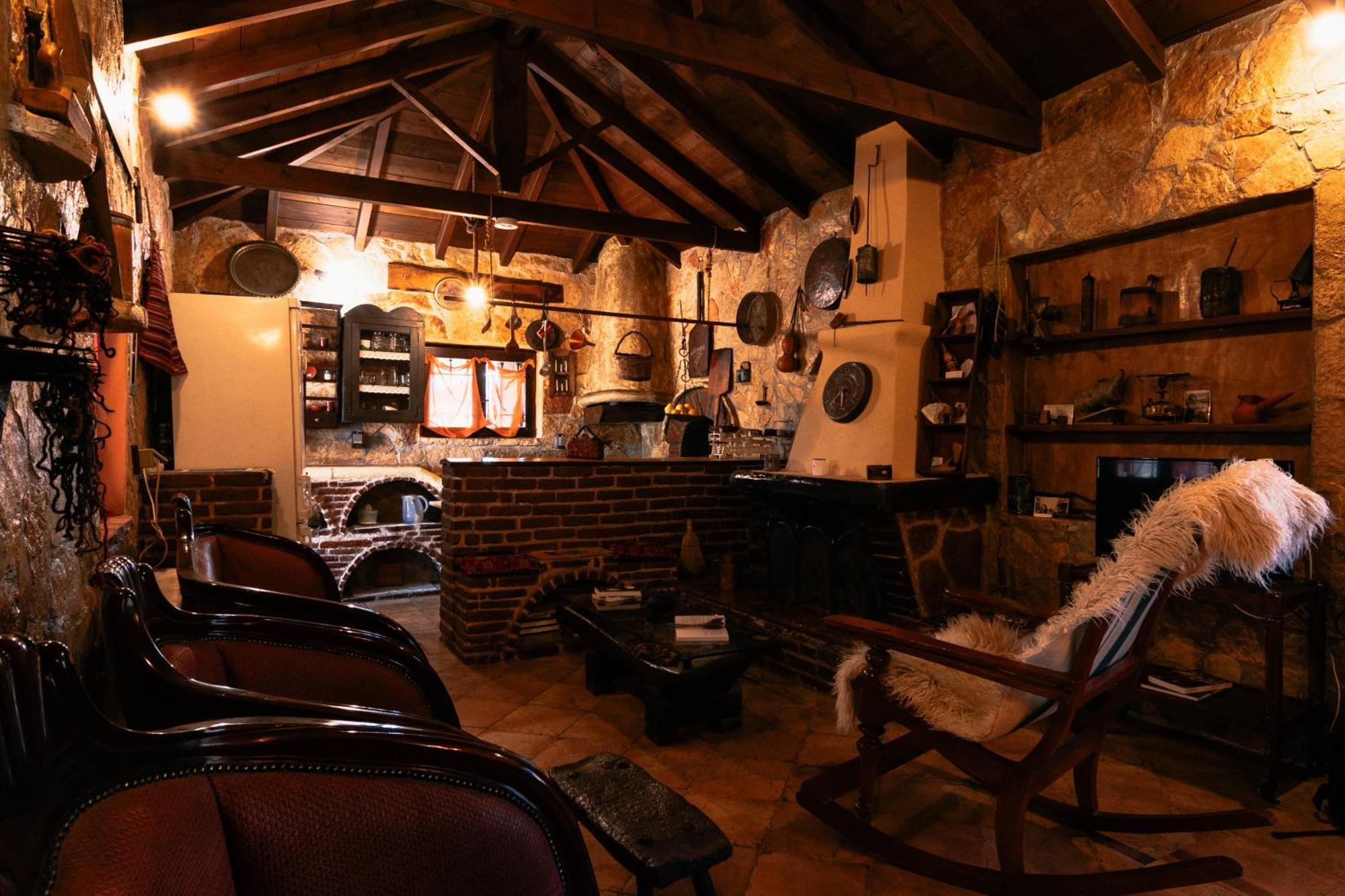 Vintage Stone House Where Calm Lives Amarianos Exterior photo